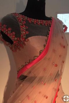 Net Blouse Designs, Net Saree Blouse, डिजाइनर कपड़े, Netted Blouse Designs, Net Blouse, Blouse Ideas, Chique Outfit, Net Blouses, Blouse Back Neck Designs