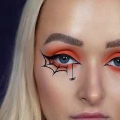 Spider Web Eyeshadow, Simple Spider Face Paint, Halloween Face Painting Simple, Simple Spider Makeup, Simple Halloween Eyeshadow, Spider Web Face Paint, Simple Halloween Eye Makeup, Maquillaje Simple