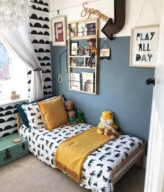 a small child's bedroom decorated in black and white