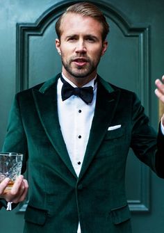 Suit Up! 8 style tips για κάθε γαμπρό! | Yes I Do Suits Men Slim, Tux Shirt, Prom Blazers, White Tux, Black And White Tuxedo, Trousers White, Bridesmaid Inspiration, Groom Tuxedo, Wedding Suits Groom