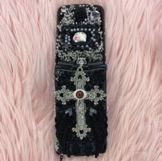 Emo Flip Phone, Bejeweled Flip Phone, Bling Flip Phone, Fliphones Aesthetic, Gyaru Flip Phone, Decorated Flip Phone, 2000s Flip Phone Aesthetic, Bedazzled Flip Phone, Gyaru Phone