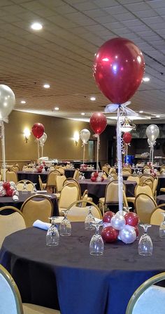 an empty banquet room is decorated with balloons