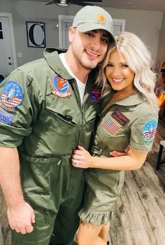 Maverick And Goose Costume Couple, Maverick Couple Costume, Maverick And Penny Costume, Maverick And Charlie Costume, Couples Halloween Costume Movies, Topgun Couples Halloween Costume, Maverick And Goose Costume, Unique Couple Halloween Costumes 2022, Movie Character Costumes Couples