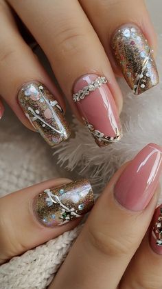 Get inspired by these simple yet trendy winter nail designs Find cute and chic Christmas nail art ideas that are natural neutral and subtly elegant Perfect for short nails these minimalistic designs embody the essence of winter aesthetics Elevate your nail game with these stylish and inspiring winter nail designs