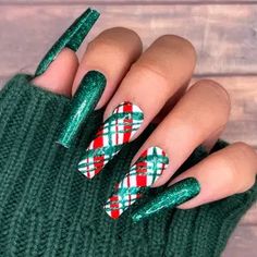 17  GORGEOUS Red And Green Christmas Nails Ideas For 2024 Nail Deaigns, Girl Secrets, Plaid Nails, Cute Christmas Nails, Christmas Nails Acrylic, Festival Nails, Xmas Nails