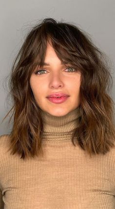 Texture Mid Length Hair, Mid Length Fringe Haircut, Medium Fringe Haircut Shoulder Length, Mid Length With Fringe Hair Styles, Mid Hair Lengths, Layered Lob Hairstyles Bangs, Shoulder Length Hair And Fringe, Choppy Mid Length Hair With Fringe, French Lob Haircut With Bangs