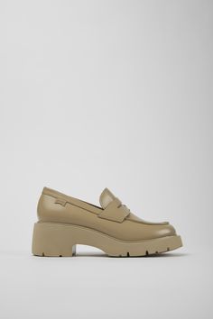 Beige leather women's loafers with OrthoLite® Recycled™ non-removable footbeds and EVA outsoles.Our Milah combines a chunky sole with a contemporary silhouette. Wear 24/7. Formal Shoes For Women, Moccasins Women, Leather Loafers Women, Camper Shoes, Ballerina Shoes Flats, Old Shoes, Shoes Heels Wedges, Spring Summer Collection, Boys Boots