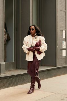 Coolest Outfits, Sheer Black Tights, Style Bundle, New York Fashion Week Street Style, Nyfw Street Style, Slouchy Boots, Looks Street Style, Style Boots