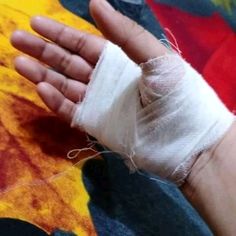 Pics Of Hand With Bandage, Zakhmi Photo, Hand Damage Dpz, Bike Accident Hand Dpz, Hath Cut, Bandage Background, Accident Wallpaper, Accident Hand Dpz, Accident Status