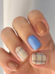 Cute Nail Designs For Fall Autumn, Gel Short Nails Ideas Fall, Fall Nails Stripes, Fall Nail Short Square, Cute Fall Gel Nails Short, Happy Nail Ideas, Simple Nail Art Ideas For Short Nails, Fall Stripe Nails, Nail Ideas For Short Nails Gel