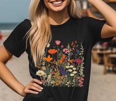 Boho T Shirt, Floral Tshirt, Sweater Tshirt, Vintage Boho Fashion, She Girl, Boho Vintage, Sweater Women, Sweatshirt Designs, Neutral Tones