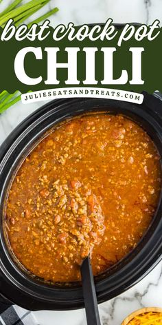 This Crock Pot Chili is a delicious family soup recipe loaded with ground beef, beans, tomato sauce, and seasonings. Add this homemade soup to your favorite comfort food ideas! Old Fashioned Chili Recipe, Beef And Beans, Classic Chili Recipe, Homemade Chili Recipe, The Best Chili, Ground Beef Chili