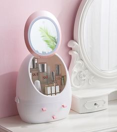 Makeup Organization Bathroom Counter, Makeup Organization Bathroom, Koleksi Makeup, Bathroom Dresser, Bathroom Counter Organization, White Makeup, Led Makeup Mirror, Vanity Accessories, Lighted Mirror