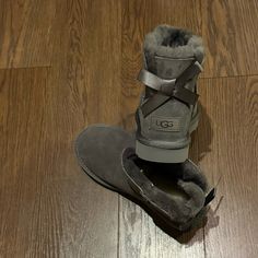 Brand New New Ugg Mini Bailey Bow Winter Boots Super Cute Mini Bow Easy To Slip On Gray Goes With Any Color/Outfit Uggs Bow, Ugg Mini Bailey Bow, Grey Uggs, Cute Uggs, Ugg Mini Bailey, Mini Baileys, Ugg Mini, Mini Bow, Bailey Bow