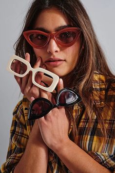 Sunglasses Shoot, Sunglass Photography, Sunglass Photoshoot, Advertisement Ideas, Eyewear Photography, Eyewear Inspiration, Spring Closet, Work Accessories, Free Frames