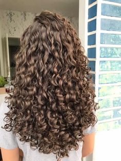 Perm With Highlights, Hair Styles For Birthday, Aesthetic Curls, Curly Permed Hair, Physical Goals, Long Hair Perm, Curly Hair Videos, Birthday Hairstyles