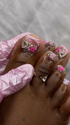 Gem Acrylic Nails Jewels, Y2k Toes Nails, Junk Toe Nails, Bling Toe Nails Rhinestones, Acrylic Toes With Diamonds, Y2k Toe Nail Designs, Acrylic Toes With Rhinestones, Y2k Toenails, Nail Toes Ideas