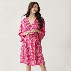 Experience the epitome of comfort and relaxation with our soft Woven Robe – the perfect way to unwind after a long day or start your morning in style. Whether you're curling up with a book, enjoying your morning coffee or pampering yourself with a spa day at home, our robe provides the ultimate comfort experience. Vera Bradley Wicked Woven Robe in Positively Pink & Peach Blossom Small/Medium Robe Women, Fleece Patterns, Spa Day At Home, Backpack Lunch Bag, Duffel Bag Backpack, Peach Blossom, Belt Purse, Peach Blossoms, Stocking Stuffer Gifts