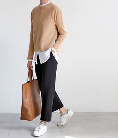 Minimalisticky Chic, Sneaker Outfits Women, Looks Black, 가을 패션, Fashion Mode, Womens Casual Outfits, Work Fashion, White Sneakers