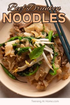 These Beef Drunken Noodles are the best way to bring delicious and easy Thai cuisine to your busy nights. Packed with flavor and fresh ingredients and made in just a few minutes. Beef Drunken Noodles, Microwave Noodles, Vietnamese Recipe, Beef Marinade, Thai Beef, Drunken Noodles