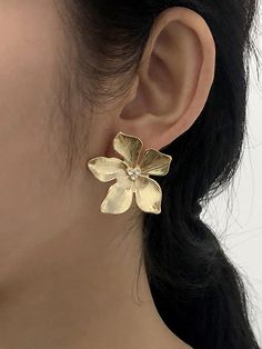 Flower Shape Drop Earrings GOLD-One_size Winter Jewelry, Estilo Country, Golden Flower, Jewelry Showcases, Leisure Fashion, Alloy Earrings, Jewelry Style, Plant Flower, Flower Hair Accessories