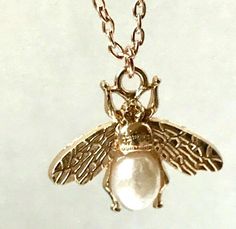 Insect Queen, Pendant Aesthetic, Bumble Bees, Insect Jewelry, Bee Pendant, Bee Necklace, Bee Charms, Queen Bee, Queen Bees