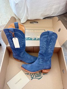 Cute Cowgirl Boots, Botas Western, Looks Country, Cowgirl Aesthetic, Cowgirl Boot, Country Concert Outfit, Concert Fits, Shoes Blue