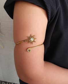 Gold Sun Moonstone Upper Arm Cuff Arm Band Spiral Handmade Made of Brass, Jewelry ♥DETAILS♥ *Materials: Brass *Handmade Jewelry ❥ Add this beautiful one little thing of galactic shine to make you feel unique and to transform your lives. Perfect for any kind of outfit and every occasion. ❥ Customers satisfaction is our biggest priority, please contact us with any questions/queries for future or existing orders, and we will do our best to make sure you are happy with your order. ❥Please make sure Handmade Adjustable Spiral Cuff Bracelet, Bohemian Adjustable Spiral Jewelry, Upper Arm Cuff, Upper Arm Cuffs, Jewelry Details, Gold Sun, Upper Arms, Arm Cuff, Brass Jewelry