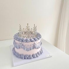 Cakes/18th Birthday/Birthday Cake/Minimalist Cake/Pretty Cake Heart Cake Designs, Vintage Cake Decorating, Vintage Heart Cake, Pastel Cakes, Korean Cake, Crown Cake, Cake Decorating Ideas, Beautiful Birthday Cakes