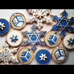 an assortment of decorated cookies arranged in the shape of snowflakes and star of david