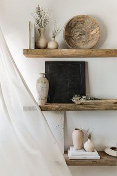 24 Open Kitchen Shelf Decor Ideas (Plus Styling Tips) 12 24 Open Kitchen Shelf Decor Ideas (Plus Styling Tips) Decoration Inspiration, Living Room Inspo, Interior Inspo, Dream Home Design, Shelf Decor, Home Decor Inspiration, Cozy House, Home Living Room, Home Deco