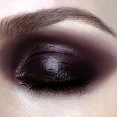 Rituel de Fille Eclipse Inner Glow Creme Pigment glossy eye Yennefer Of Vengerberg, Alternative Makeup, Inner Glow, Red Makeup, Gothic Makeup, Goth Makeup