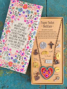 Christian Handmade Gifts, Spiritual Gift Ideas, Pocket Art, Mexican Gifts, Prayer For The Day, Art Men, Prayer Bracelet, Prayer Box, Life App