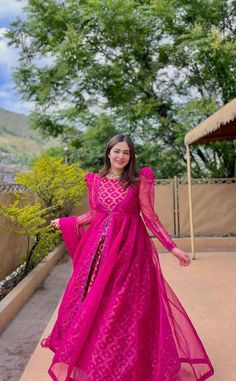 Gown Churidar, Bridal Clothes, Dress Kurti, Party Gown Dress, Simple Frock Design, Function Dresses, Long Frock Designs, Simple Style Outfits