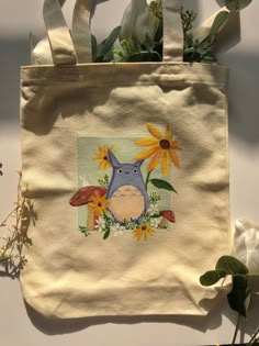 #totoro #ghibli #tote #fashion #art #painting #aesthetic Painting Bags Aesthetic, Painting On Tote Bags Aesthetic, Canvas Bag Painting Ideas Aesthetic, Design Totebag Inspiration, Cute Tote Bags Paint, Painting Ideas Tote Bag