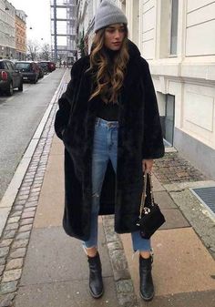 Trendy Outfits With Leggings, Trendy Outfits 2020, Outfits Leggings, Leggings Outfit Winter, Perfect Winter Outfit, Leggings Outfits, Black Faux Fur Coat, Stylish Winter Outfits, Trendy Outfits Winter