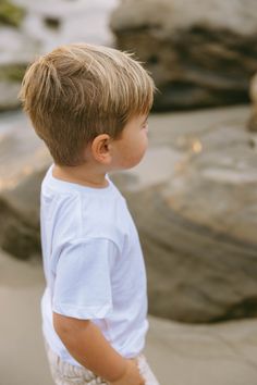 Lauren + Mike + Owen took their family holiday photos at la jolla beach in San Diego, CA. Owen loves the beach making this session full of adventure!! Playful Photography, La Jolla Beach, Family Holiday Photos, San Diego Beach, Beach Sessions, Beach Family, La Jolla, Laguna Beach, Family Holiday