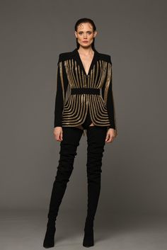 Crepe blazer featuring gold chains - HerTrove Glam Rock Outfits, Black And Gold Outfit, Structured Shoulder, Crepe Blazer, Gold Outfit, Midi Dress Style, Rock Outfits, Long Midi Dress, Black Short Dress