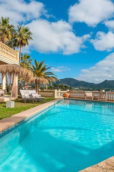 Découvrez la magnifique Villa Azahara, située dans le Nord-Est de Majorque à Cala Millor. Luxe et raffinement à portée de main dans ce havre de paix méditerranéen. ☀️🌿 #VillaAzahara #Majorque #CalaMillor #LuxuryTravel #MediterraneanEscape