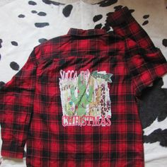 Ladies Flannel Christmas Graphic Shirt Brand New Size Xlarge (Will Fit A 2x And 3x) Very Roomy Bust Measurement Ap To Ap 26 In. 100% Cotton Very Soft And Comfy Long Sleeves Buttons Retail 89.99 Casual Red Holiday Shirt, Red Long Sleeve Holiday Shirt, Casual Cotton Holiday Shirt, Casual Cotton Shirt For Holidays, Christmas Flannel Shirt, Flannel Christmas, Blue Linen Shirt, Black Plaid Shirt, Long Sleeve Denim Shirt