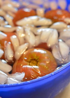 there are tomatoes and mushrooms in the bowl