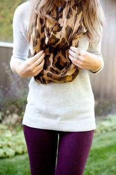 Loving EVERYTHING about this look. Purple leggings, white tank or sweater and cheetah scarf Purple Pants, College Girl, Fashion Scarves, Style Inspiration Fall, Fashion Tips For Women, Fall Looks, Childrens Fashion, Look Chic