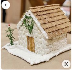 Gingerbread House Easy Decorating, Custom Gingerbread House, Gingerbread House Winners, Tree House Gingerbread House, Easy Gingerbread House Decorating Ideas, Diy Gingerbread House Decorations Ideas, Ginger Bread Houses Easy, Graham Cracker Gingerbread House Ideas, Fun Gingerbread House Ideas