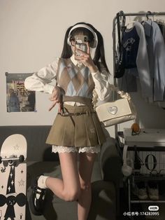 Cute Outfits With Skirts Korean, Soft Academia Aesthetic Outfits, Headphone Fashion, Simple Style Outfits, Alt Outfits, Cute Skirt Outfits, Aesthetic Outfit Ideas, Trendy Summer Outfits, Aesthetic Outfit