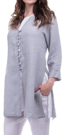 2 Piece Linen Tunic. This unic-style Top is a Long Sleeve Button-down with Slits on the Sides. The Under Layer is a Sleeveless White Linen Top. 100% Linen Made in Italy Long Tunic Outfit, Tunics For Women Classy, Linen Clothes For Women Classy, Linen Dress Pattern, Tunic Outfit, White Linen Top, Sleeveless Cotton Dress, Linen Tunic Tops, Linen Casual