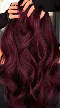 Pelo Color Borgoña, Pelo Color Vino, Wine Hair Color, Dark Red Hair Color, Red Hair Inspo, Wine Hair, Cherry Hair, Hair Color Burgundy, Dark Red Hair