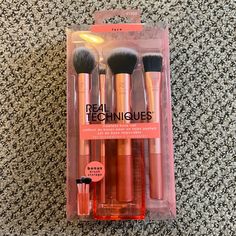 Real Techniques Face Make Up Brushes. Set Up Four Make Up Brushes With Brush Storage. New In Box Real Techniques Brushes Set, Real Techniques Setting Brush, Make Up Brushes Set, Flawless Face Makeup, Essential Makeup Brushes, Real Techniques Brushes, Brush Storage, Eye Brushes Set, Makeup Brush Kit