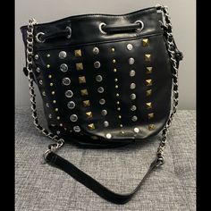 Steve Madden Black Glitz & Glam Small Crossbody Bag Leather Bag Measure 11x11x6 Msrp: $88 Brand New , Comes From Pet / Smoke Free Environment. Steve Madden Backpack, Steve Madden Purse, Red Crossbody, Steve Madden Bags, Glitz And Glam, Black Crossbody, Mini Crossbody Bag, Small Crossbody Bag, Small Crossbody