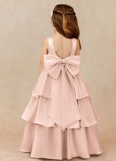 Compre os Vestidos de Dama de Honra Azazie Margie Flower Girl Dress em Rosa Corado e Cetim elástico. Faça sua dama de honra sentir-se como uma princesa no seu dia especial com nossos Vestidos de florista Rosa Corado!