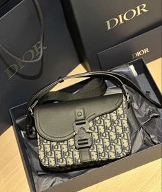 Dior Tas Branded Dior, Tas Dior, It Girl Essentials, Mens Designer Bag, Dior Purse, Cha Ching, Girl Essentials, Girls Things, Woman Aesthetic